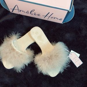 Amelie Home fuzzy sandals